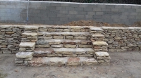 Mur et escaliers en pierre